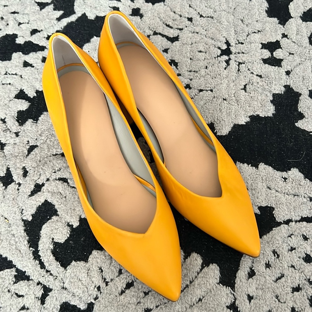 1 state goldenrod yellow 50s style pointed toe chunky heel pump